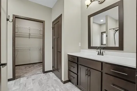 924 White Oak Manchester IA 52057