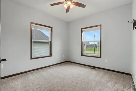 924 White Oak Manchester IA 52057