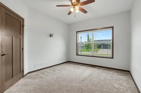 924 White Oak Manchester IA 52057