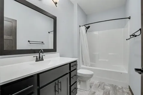 924 White Oak Manchester IA 52057