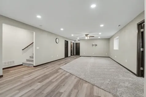 924 White Oak Manchester IA 52057