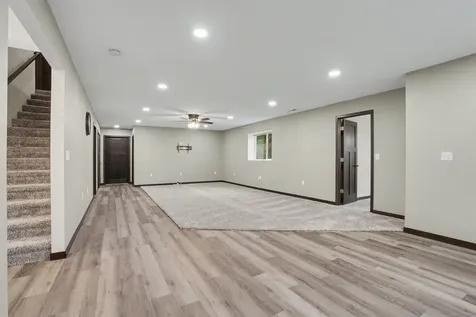 924 White Oak Manchester IA 52057