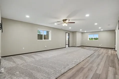 924 White Oak Manchester IA 52057