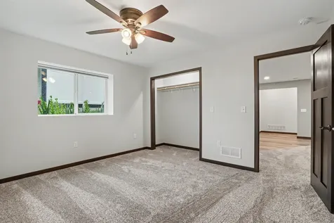 924 White Oak Manchester IA 52057