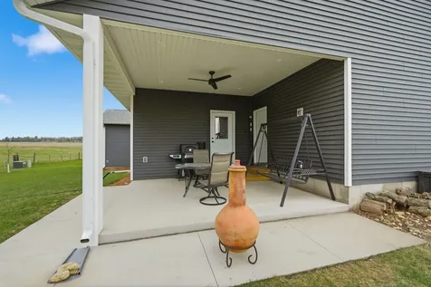 924 White Oak Manchester IA 52057