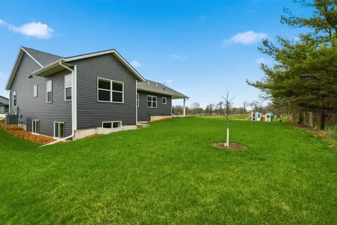 924 White Oak Manchester IA 52057