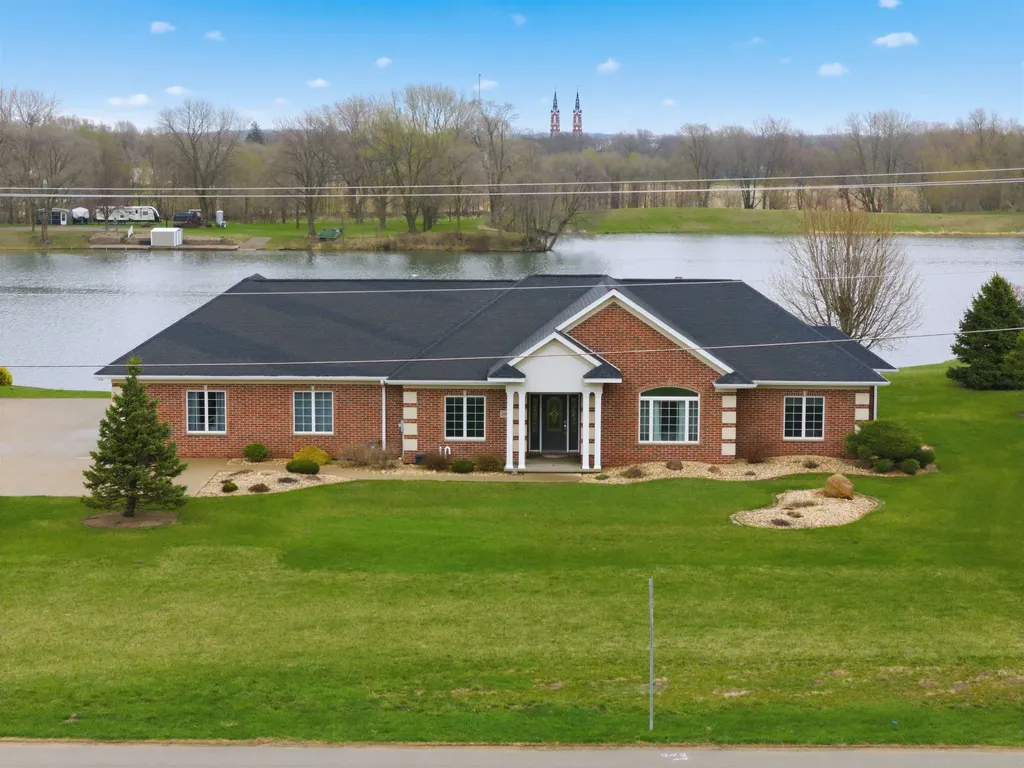 2104 332nd Avenue Dyersville IA 52040