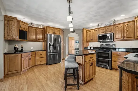 2104 332nd Avenue Dyersville IA 52040
