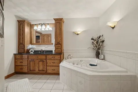 2104 332nd Avenue Dyersville IA 52040