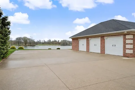 2104 332nd Avenue Dyersville IA 52040