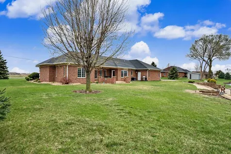 2104 332nd Avenue Dyersville IA 52040