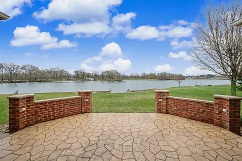 2104 332nd Avenue Dyersville IA 52040