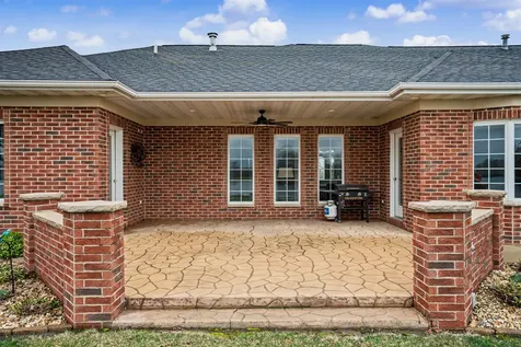 2104 332nd Avenue Dyersville IA 52040