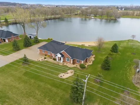 2104 332nd Avenue Dyersville IA 52040