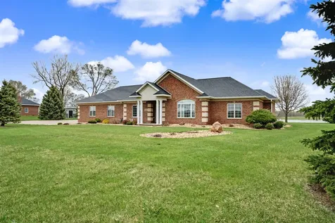 2104 332nd Avenue Dyersville IA 52040