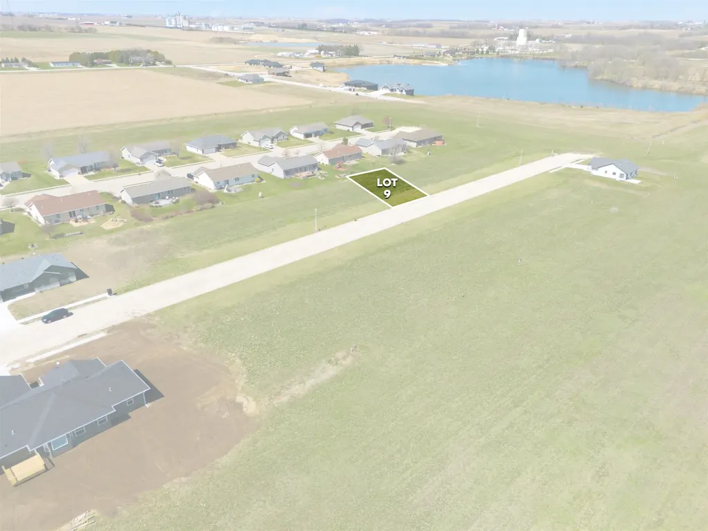 832 10th Street SW Dyersville IA 52040