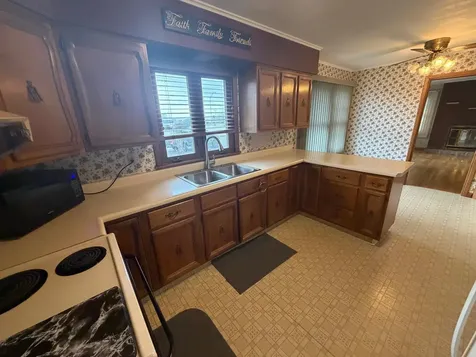 3280 Asbury Dubuque IA 52001
