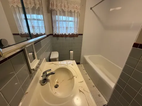 3280 Asbury Dubuque IA 52001
