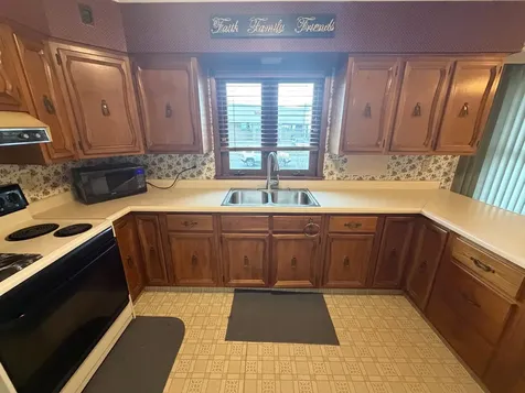 3280 Asbury Dubuque IA 52001