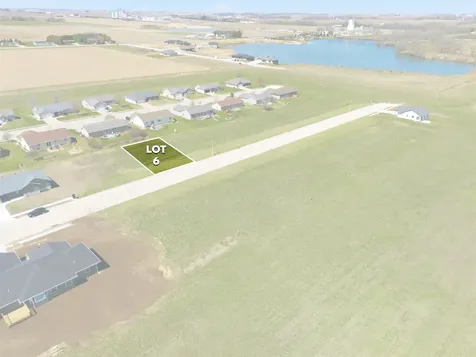 932 10th Street SW Dyersville IA 52040