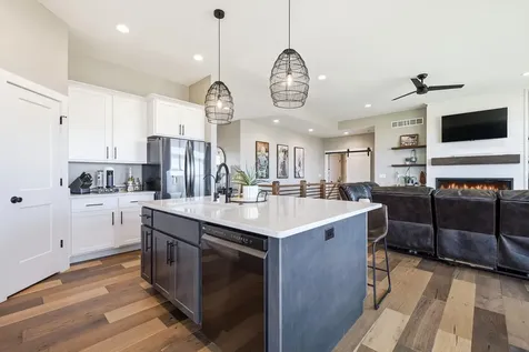 14549 Keegan Dubuque IA 52002