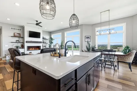14549 Keegan Dubuque IA 52002