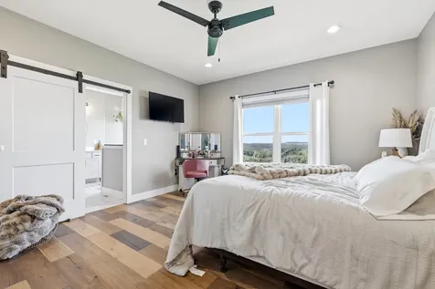 14549 Keegan Dubuque IA 52002