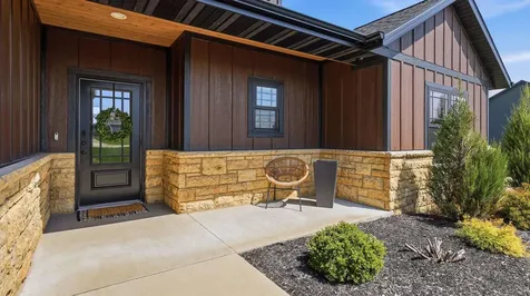 14549 Keegan Dubuque IA 52002
