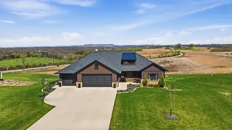 14549 Keegan Dubuque IA 52002