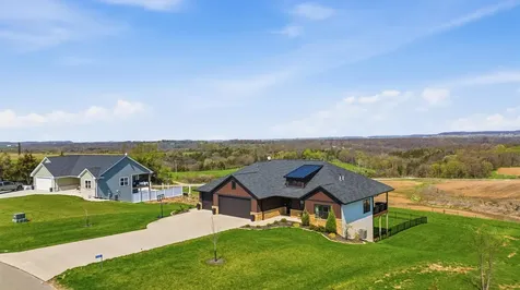 14549 Keegan Dubuque IA 52002
