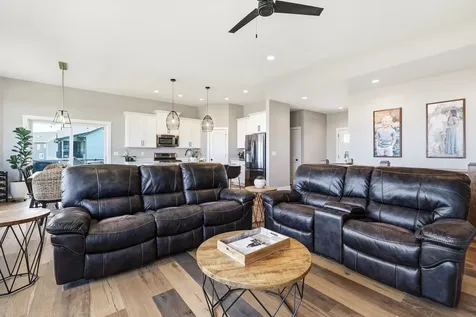 14549 Keegan Dubuque IA 52002