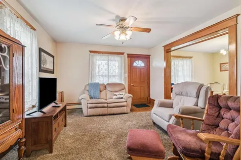 502 Hayes St SW Cascade IA 52033