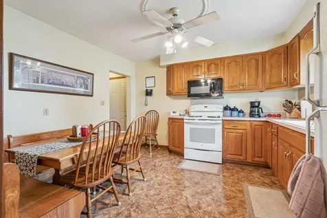 502 Hayes St SW Cascade IA 52033