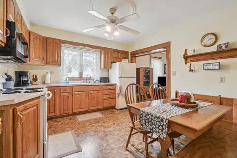 502 Hayes St SW Cascade IA 52033