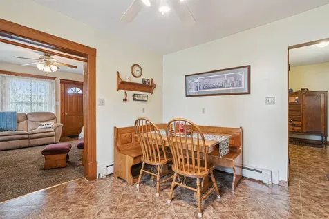 502 Hayes St SW Cascade IA 52033