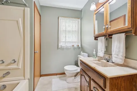 502 Hayes St SW Cascade IA 52033