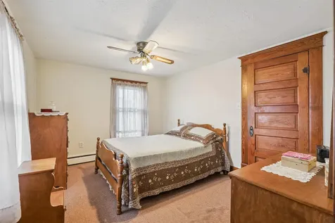 502 Hayes St SW Cascade IA 52033