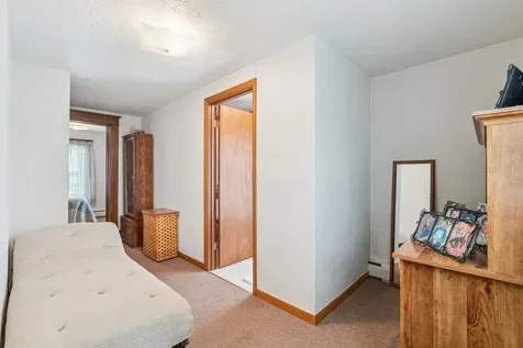 502 Hayes St SW Cascade IA 52033