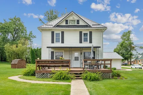 502 Hayes St SW Cascade IA 52033