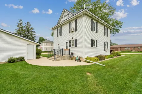 502 Hayes St SW Cascade IA 52033