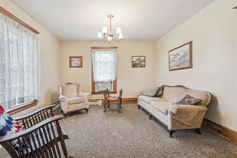 502 Hayes St SW Cascade IA 52033