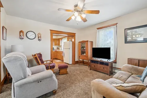 502 Hayes St SW Cascade IA 52033