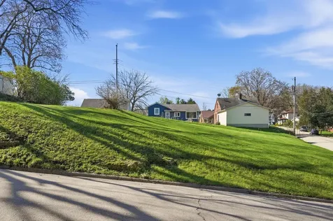 Tbd Montcrest Dubuque IA 52001