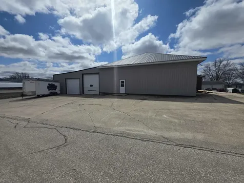 211 W 3rd Greeley IA 52050