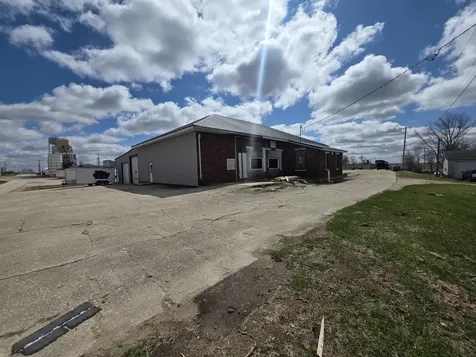 211 W 3rd Greeley IA 52050