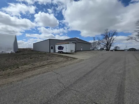 211 W 3rd Greeley IA 52050