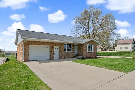 306 N Chestnut Edgewood IA 52042