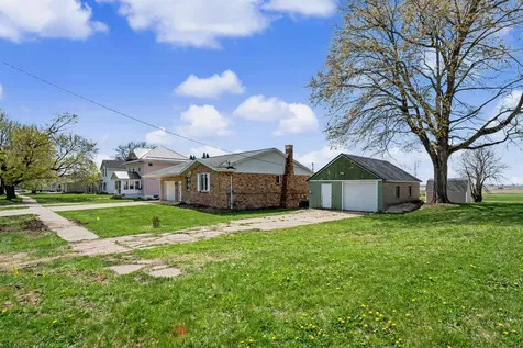 306 N Chestnut Edgewood IA 52042