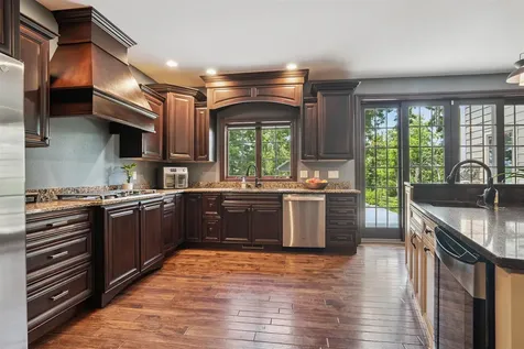 12146 Whispering Meadows Dubuque IA 52003