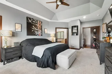 12146 Whispering Meadows Dubuque IA 52003
